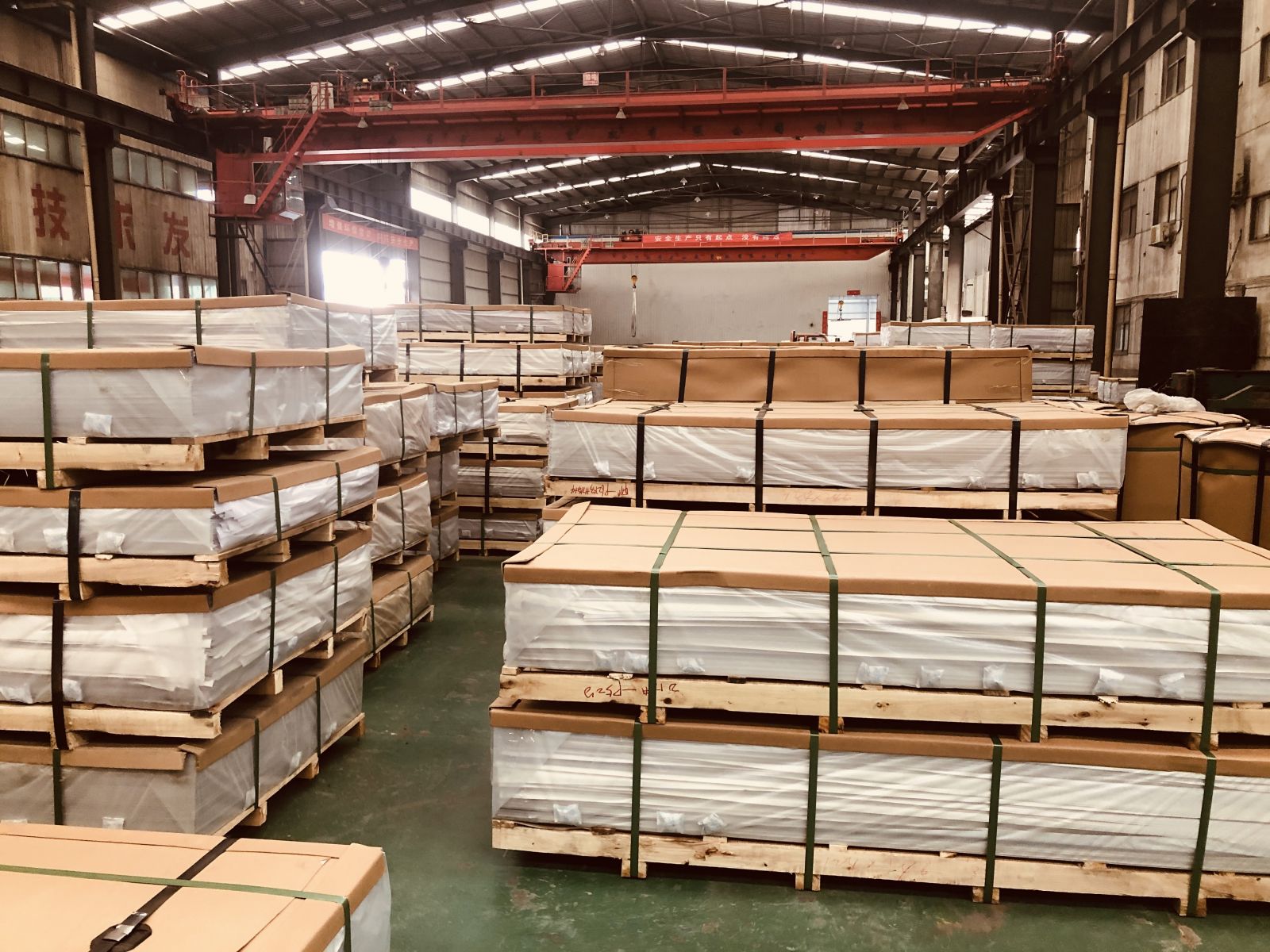 鋁適合折彎的板與合金鋁板用于罐車(chē)車(chē)身的優(yōu)勢(shì)有哪些？